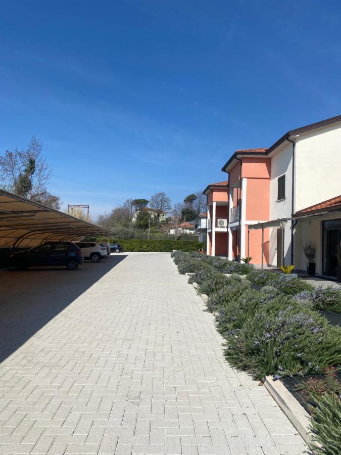 Aparthotel Rta La Pineta Sarzana Zewnętrze zdjęcie