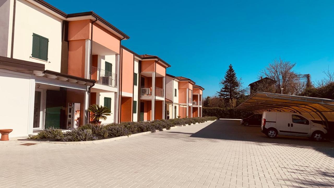 Aparthotel Rta La Pineta Sarzana Zewnętrze zdjęcie